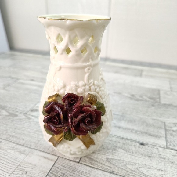 Porcelain Bud Vase 3D Red Roses Gold Trim Cottagecore Ivory Weave 5" Tall Floral - Picture 3 of 10